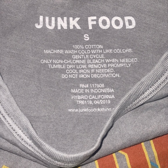 🎸 JUNK FOOD AC/DC GRAPHIC T 🎸 - Picture 3 of 4
